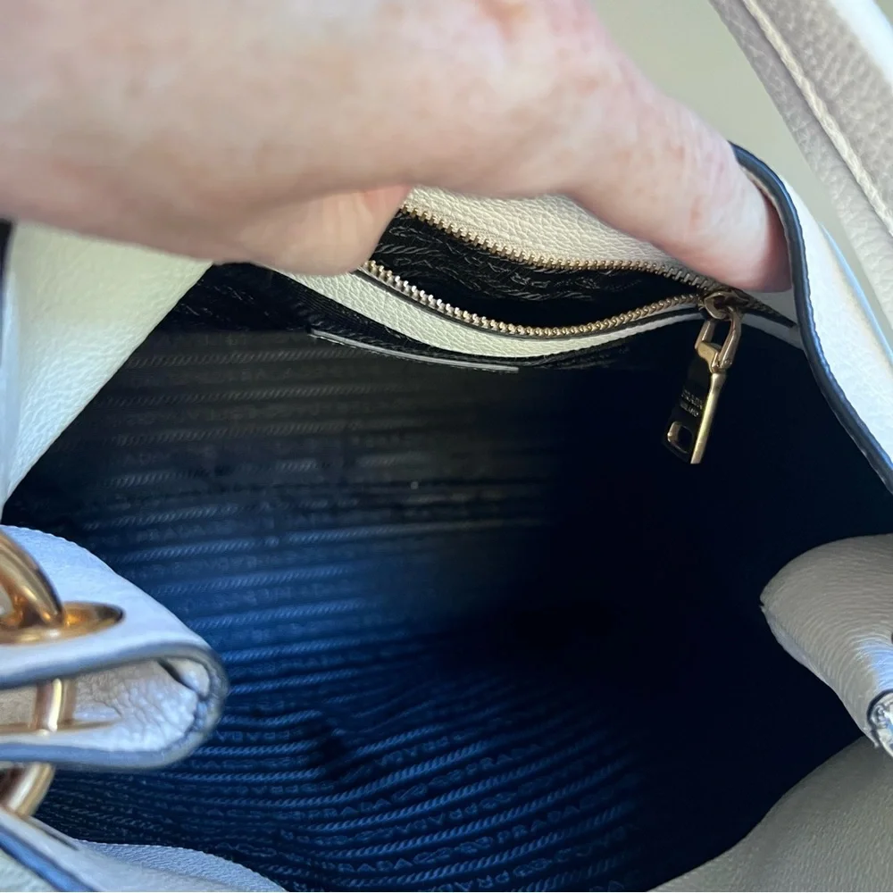 PRADA Vitello Phenix Bianco Embossed Logo Leather Hobo shoulder Bag - Picture 4 of 14